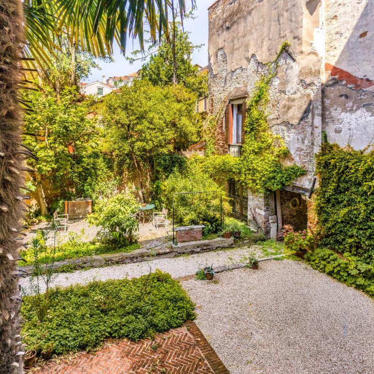 Little Gem - Studio Apartment with One Double Bed - 31