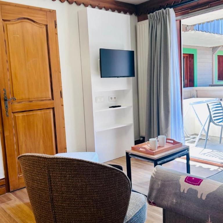 La Ginabelle Residence with Pool & Balcony - Apartamento - 4