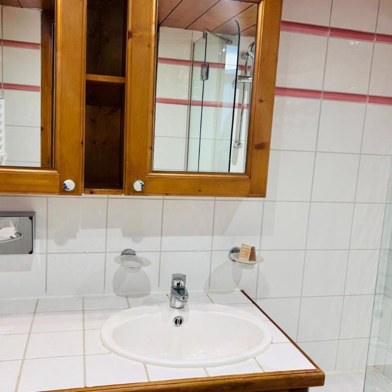 La Ginabelle Residence with Pool & Balcony - Apartamento - 11