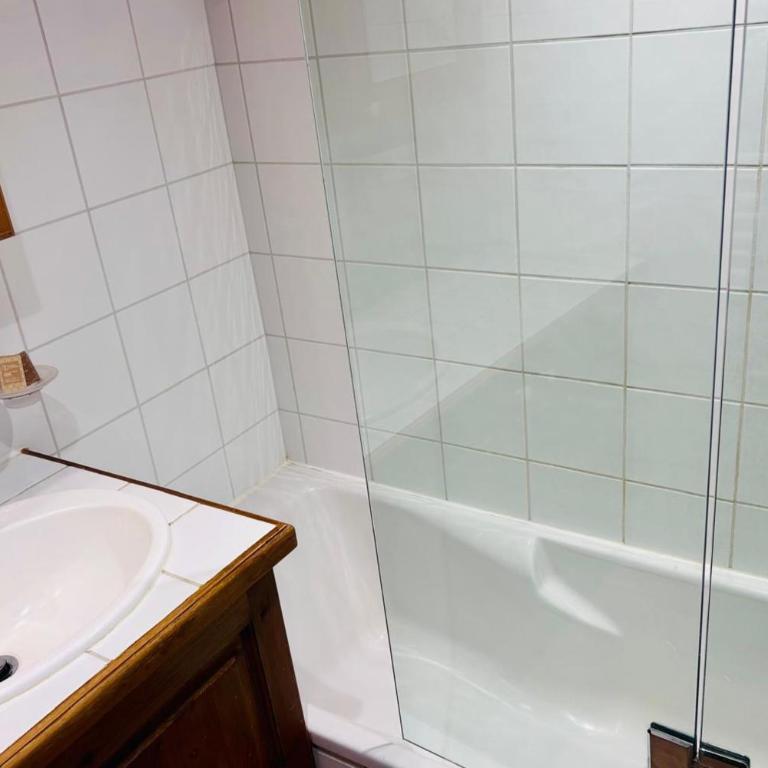 La Ginabelle Residence with Pool & Balcony - Apartamento - 12