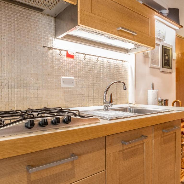 Little Gem - Studio Apartment with One Double Bed - 18