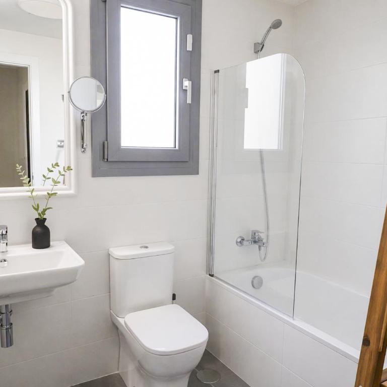 CasaMel - Modern 3 bedroom 2 bathroom fully equiped - Three-Bedroom Apartment - 16