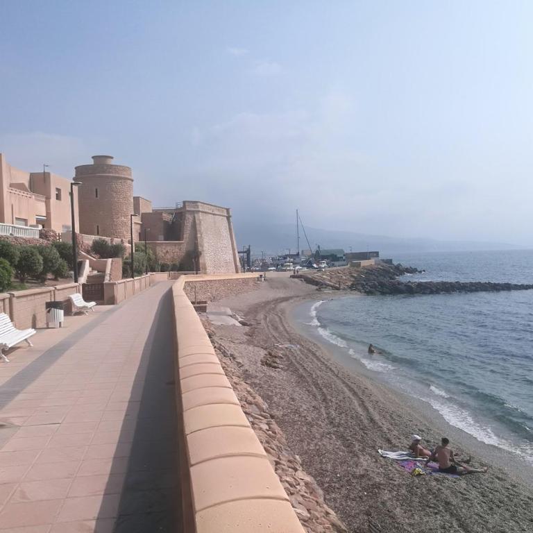 Ático con terraza y piscina, vistas al mar - Two-Bedroom Apartment with Balcony and Sea View - 3