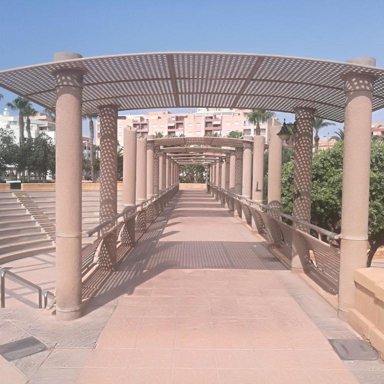 Ático con terraza y piscina, vistas al mar - Two-Bedroom Apartment with Balcony and Sea View - 5