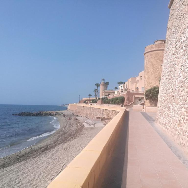 Ático con terraza y piscina, vistas al mar - Two-Bedroom Apartment with Balcony and Sea View - 7