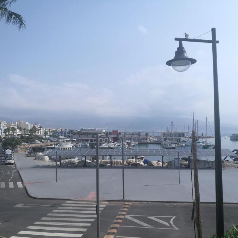 Ático con terraza y piscina, vistas al mar - Two-Bedroom Apartment with Balcony and Sea View - 11