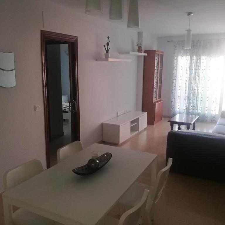 Ático con terraza y piscina, vistas al mar - Two-Bedroom Apartment with Balcony and Sea View - 16