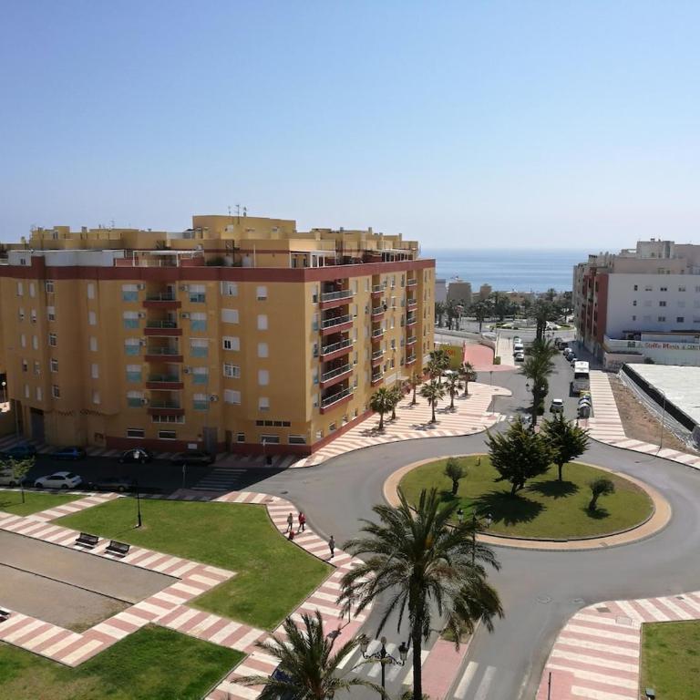 Ático con terraza y piscina, vistas al mar - Two-Bedroom Apartment with Balcony and Sea View - 1