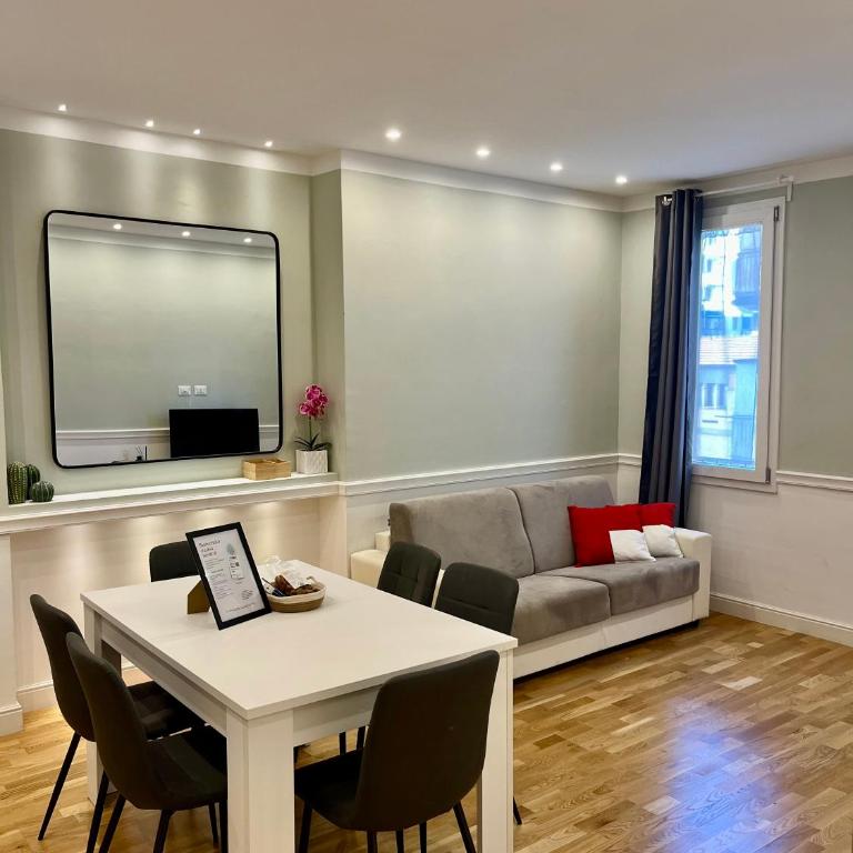 Residenza Claudia - Steps from the Tram - Appartamento con 2 Camere da Letto e Balcone - 33