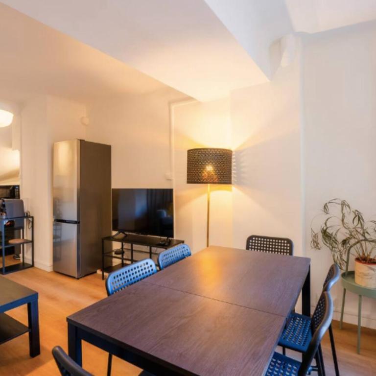 Apartment with a balcony near the Rotunda - Apartamento - 2