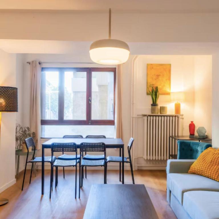 Apartment with a balcony near the Rotunda - Apartamento - 16