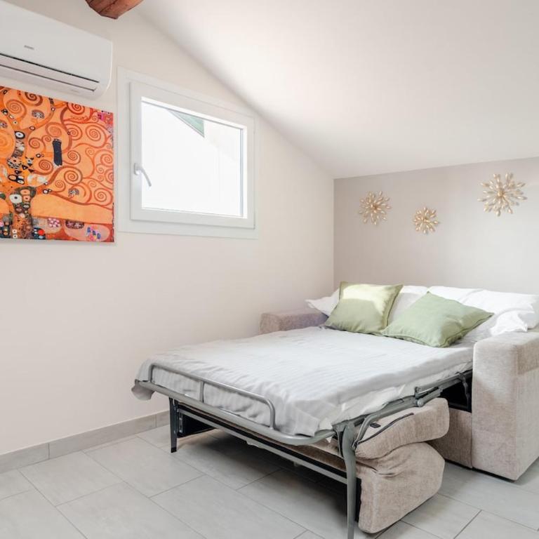 Lake View - Gardone Center - Private Garage - One-Bedroom Apartment - 11
