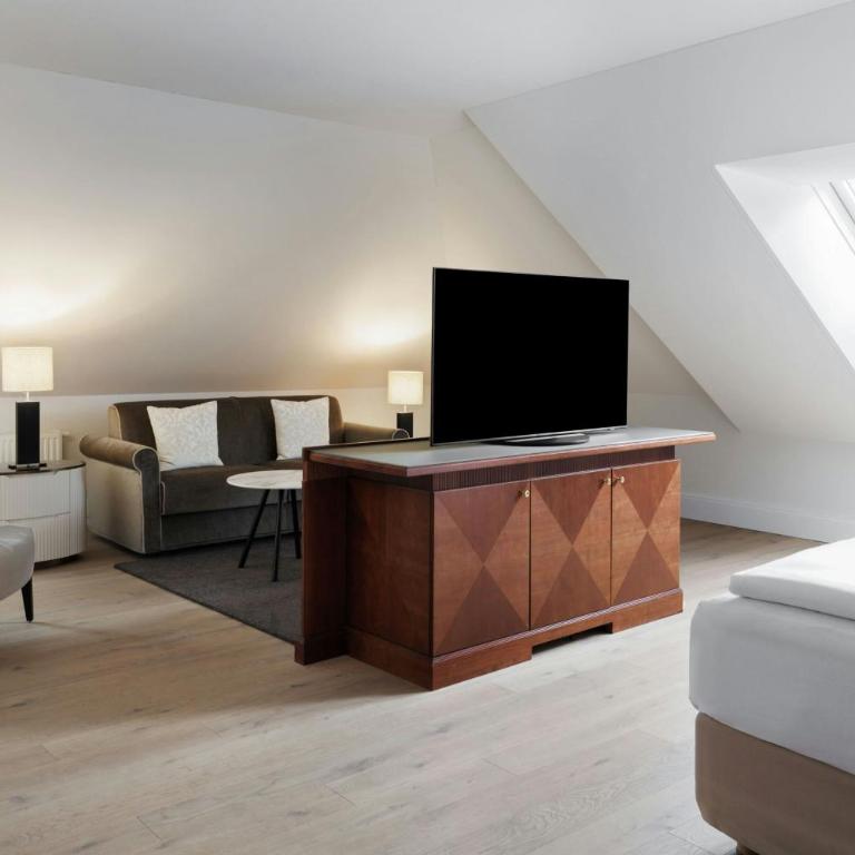Arabella Jagdhof Resort am Fuschlsee, a Tribute Portfolio Hotel - Superior Suite mit Kingsize-Bett, Schlafsofa und Gartenblick - 5