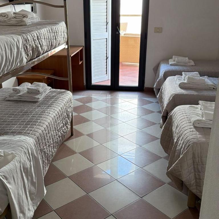 Hotel Trieste RICCIONE - Standard Family Room - 2