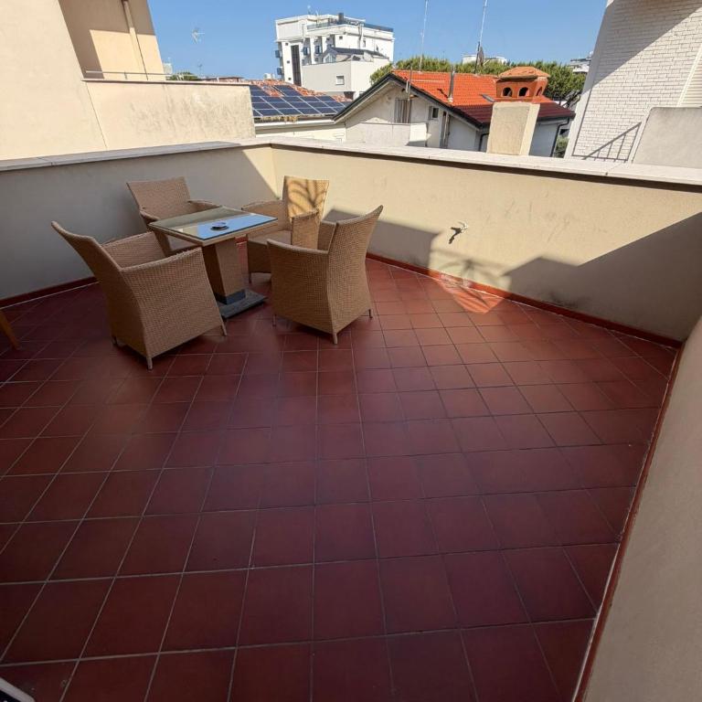 Hotel Trieste RICCIONE - Standard Family Room - 2