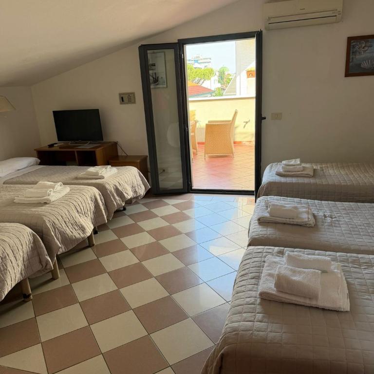 Hotel Trieste RICCIONE - Standard Family Room - 3