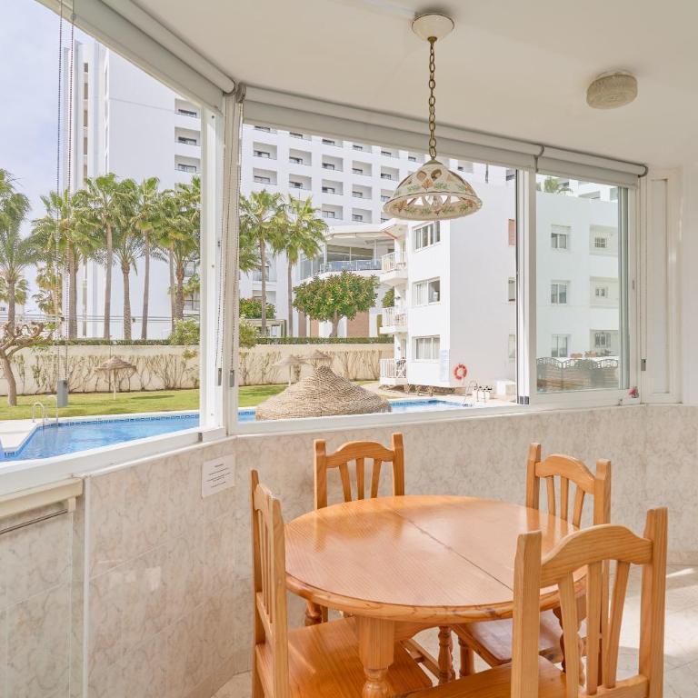 Large One Bed Apt - Apartment mit 1 Schlafzimmer und Gartenblick - 2