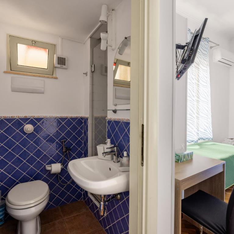 Ai Bastioni del Massimo - Camera Tripla con Bagno Privato - 9