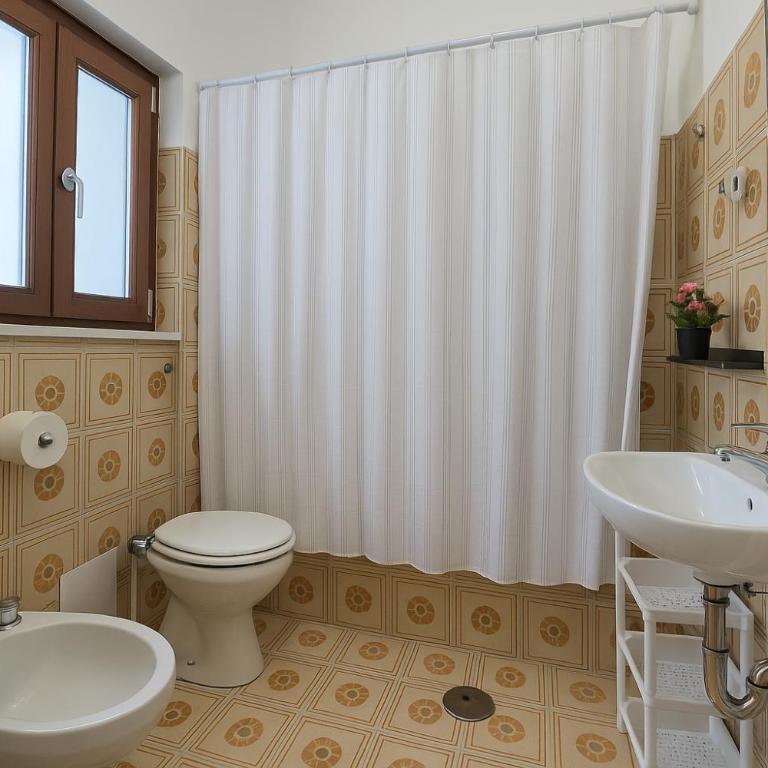 --5 min from BUS stop-- Wi-Fi & Relax - Appartamento con 1 Camera da Letto - 6