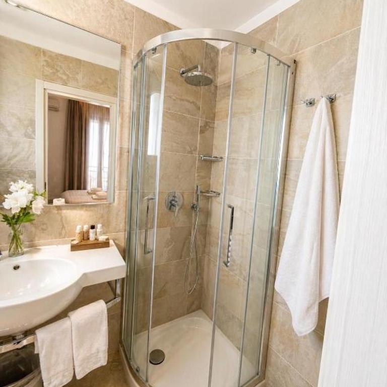 HOTEL TRIESTE - Camera Deluxe - 14