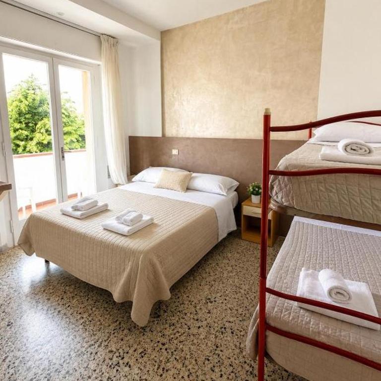 HOTEL TRIESTE - Camera Quadrupla Economy - 5