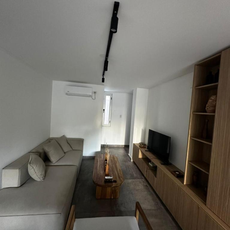 Amplio y luminoso departamento en General Paz 2 habitaciones - Two-Bedroom Apartment - 12