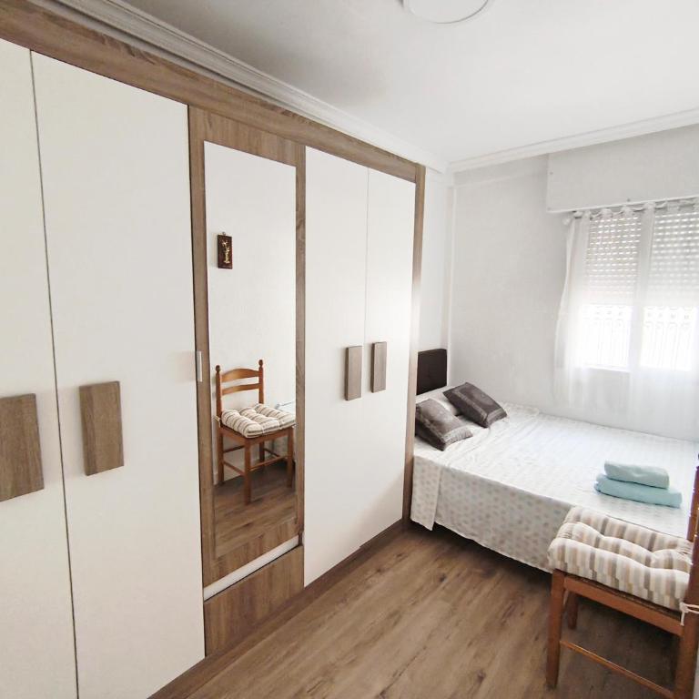 Amplio piso cerca de la playa y del mercado municipal - Apartment mit 3 Schlafzimmern und Balkon - 4