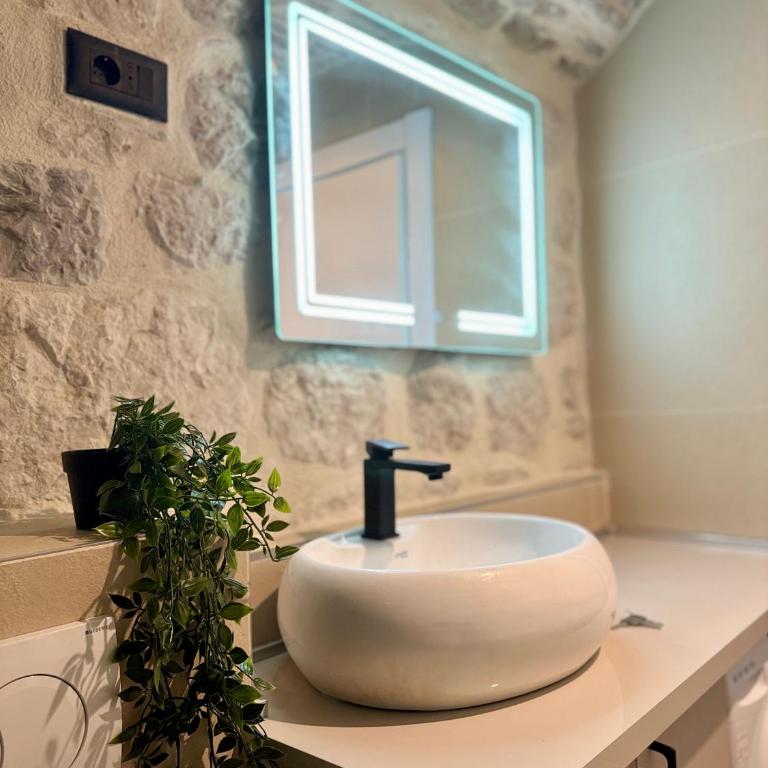 The Stone Nest - One-Bedroom Apartment - 13