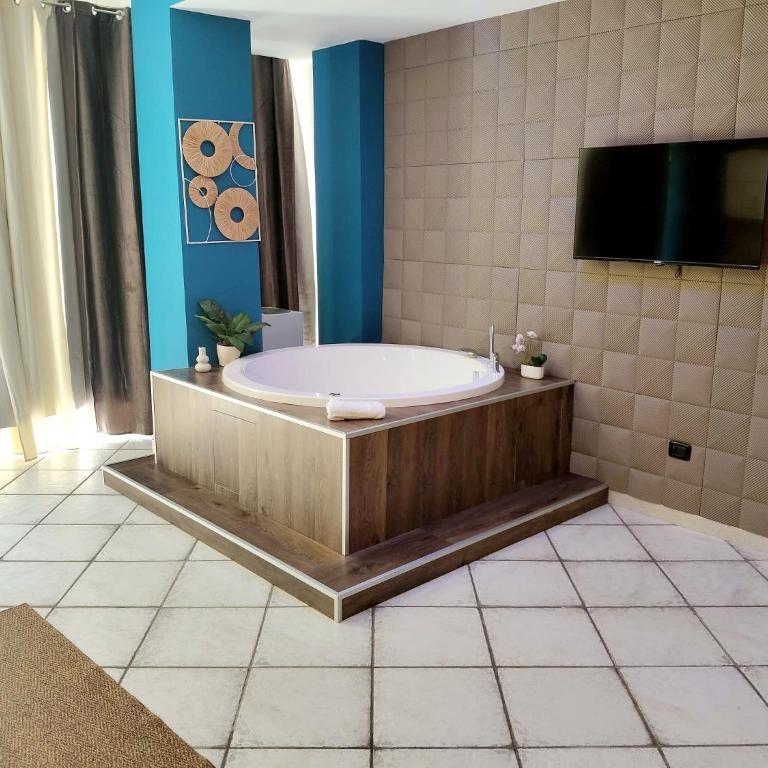 Partenope chiaia Suites & room's - Suite Queen con Vasca Idromassaggio - 31