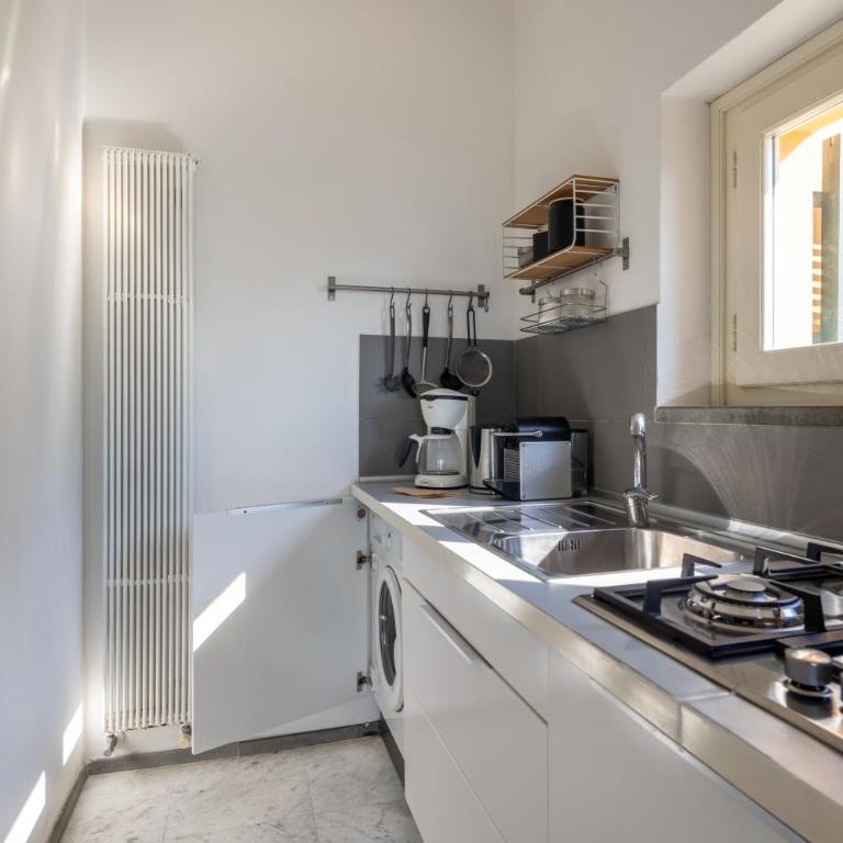 "The Ulivi" inside Le Agavi Private Park, shared Pool and Tennis 200m far, Sea View Apartment 2 AC BDR, 2BTH, parking next home and private garage in Lerici! Cooking Lesson and Wine Tasting - Casa con 2 Camere da Letto - 24