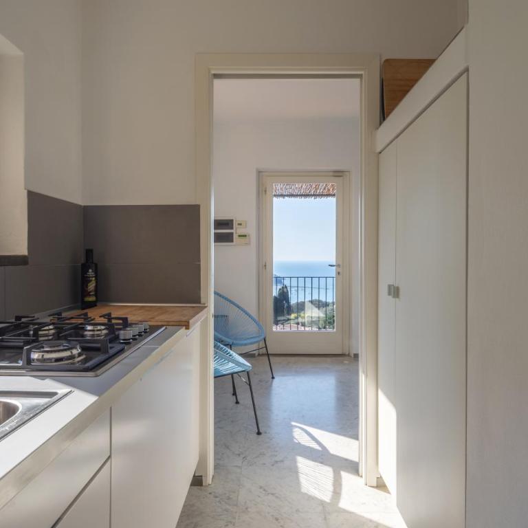 "The Ulivi" inside Le Agavi Private Park, shared Pool and Tennis 200m far, Sea View Apartment 2 AC BDR, 2BTH, parking next home and private garage in Lerici! Cooking Lesson and Wine Tasting - Casa con 2 Camere da Letto - 21