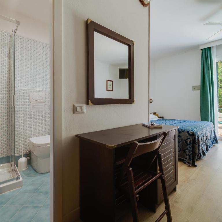 Hotel Antares - Camera Familiare con Vista Mare Laterale - 4