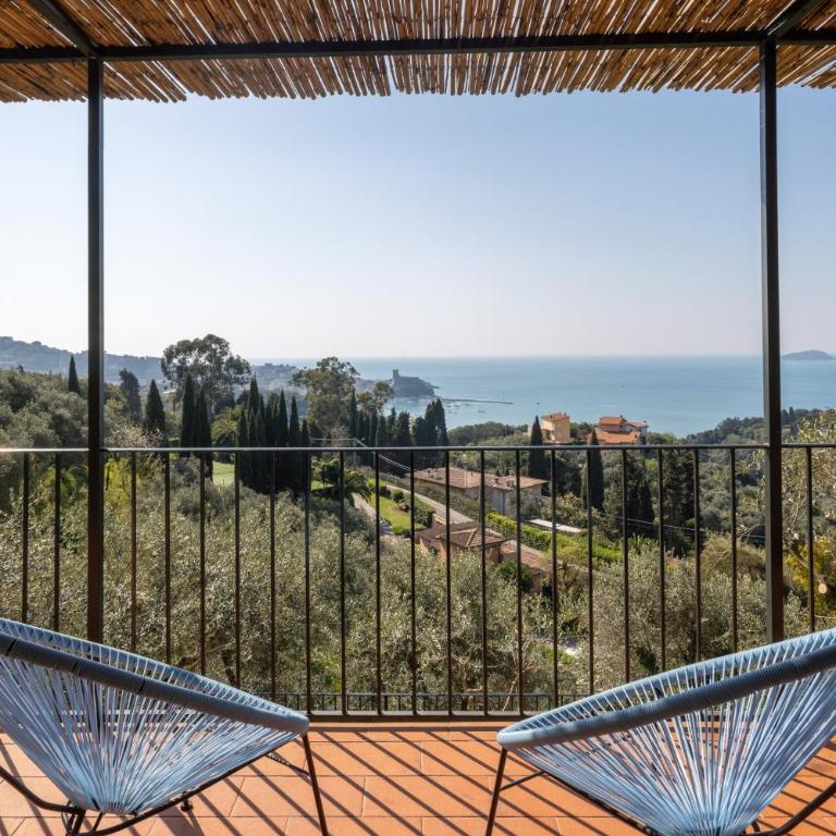 "The Ulivi" inside Le Agavi Private Park, shared Pool and Tennis 200m far, Sea View Apartment 2 AC BDR, 2BTH, parking next home and private garage in Lerici! Cooking Lesson and Wine Tasting - Casa con 2 Camere da Letto - 13