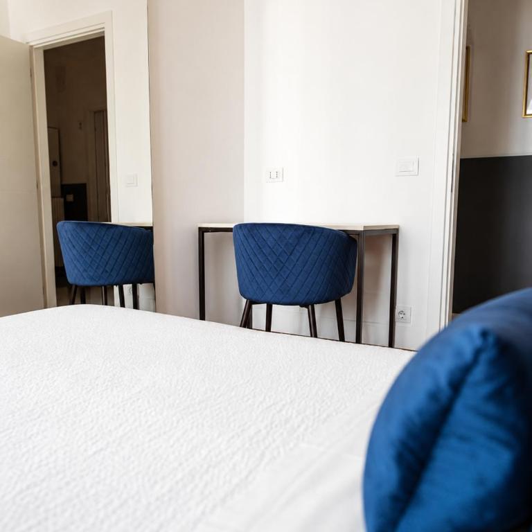 B&B Best Hostel Milano - Camera Matrimoniale con Bagno Privato e Balcone - 4