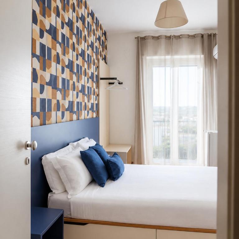 B&B Best Hostel Milano - Camera Matrimoniale con Bagno Privato e Balcone - 3