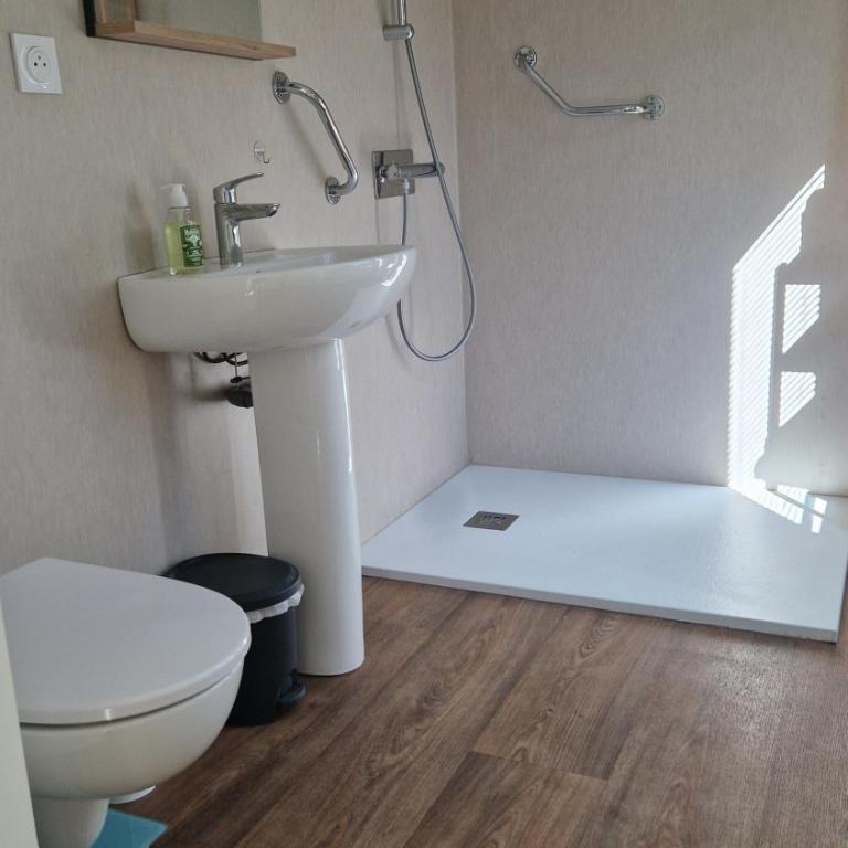 L'auberge le Toit Vert - Chambre Double - Accessible aux Personnes à Mobilité Réduite - 11