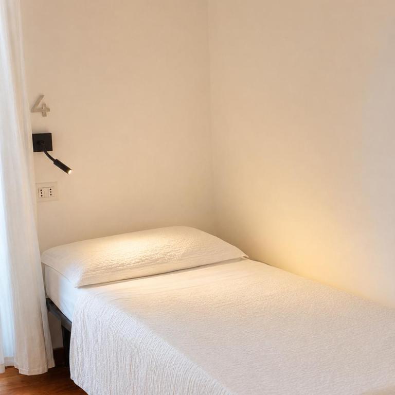 B&B Best Hostel Milano - Posto Letto in Dormitorio Misto con 4 Letti - 4