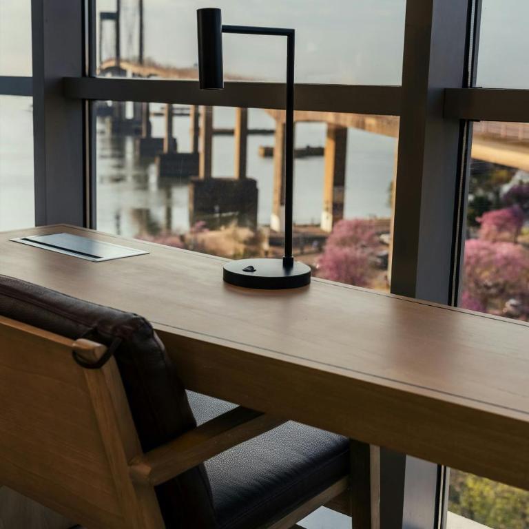 Marriott Corrientes - Habitación Executive con cama extragrande y vistas al río - 5