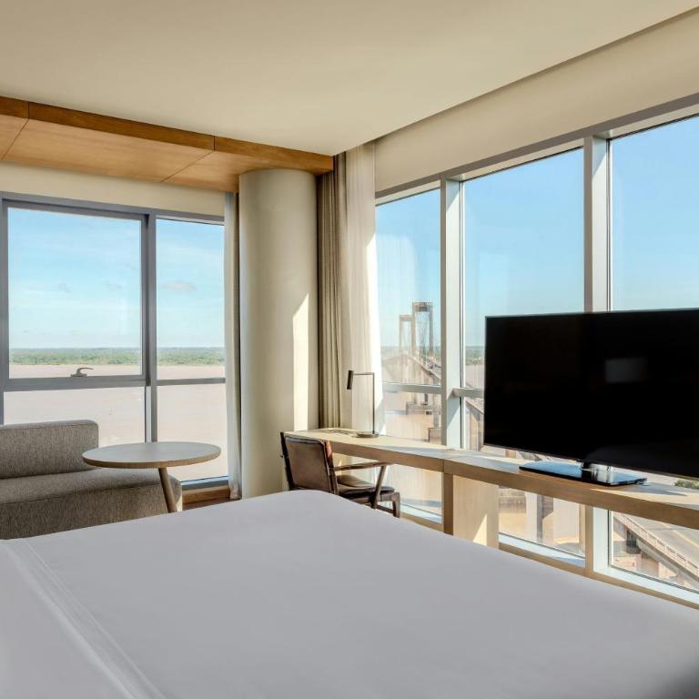 Marriott Corrientes - Habitación Executive con cama extragrande y vistas al río - 3