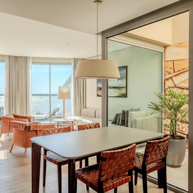 Marriott Corrientes - Suite Premium de 1 dormitorio con cama extragrande, vistas al río y balcón - 3