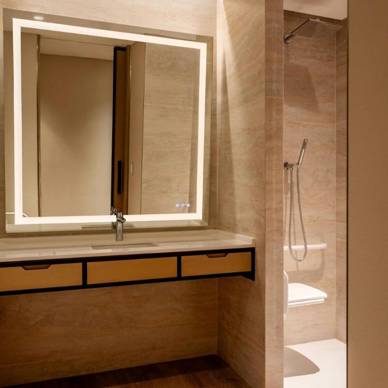 Marriott Corrientes - Habitación Doble Superior con cama doble grande y vistas al río - 1