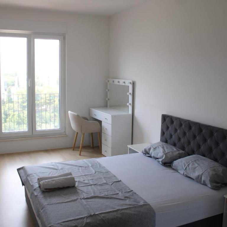 City Vibe Apartment - One-Bedroom Apartment - 1