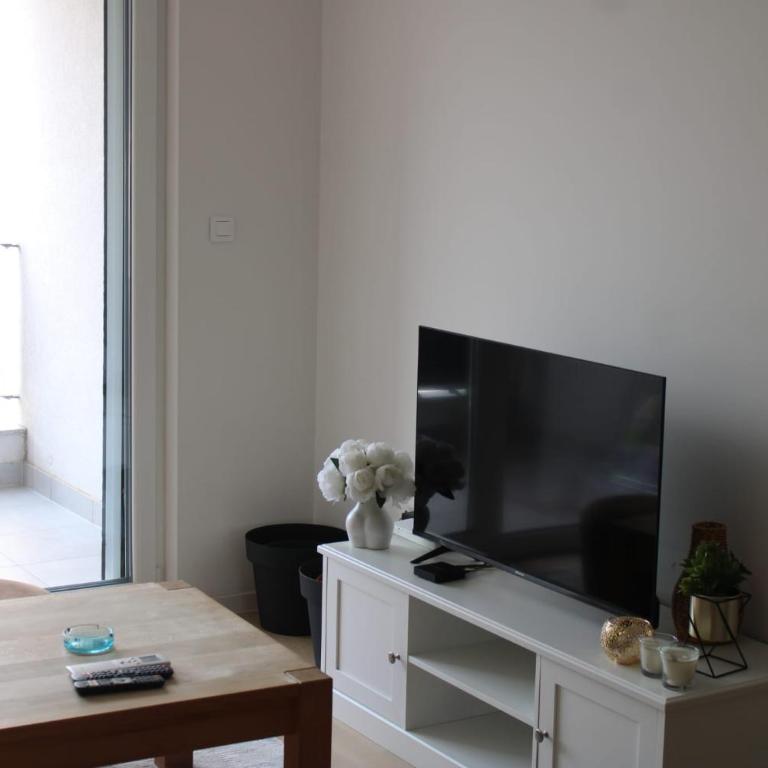 City Vibe Apartment - One-Bedroom Apartment - 5