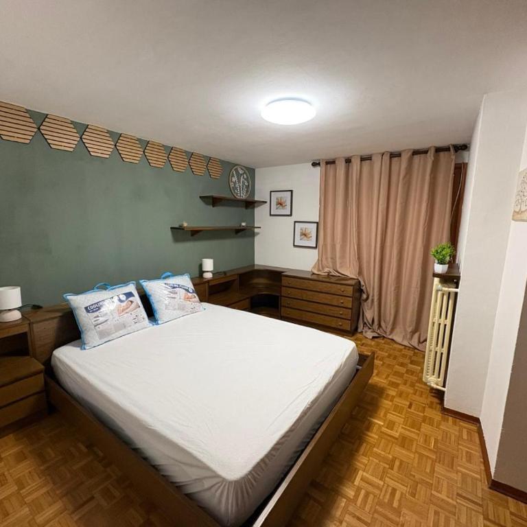 Grand et Petit Charme - Two-Bedroom Apartment with Balcony - 3