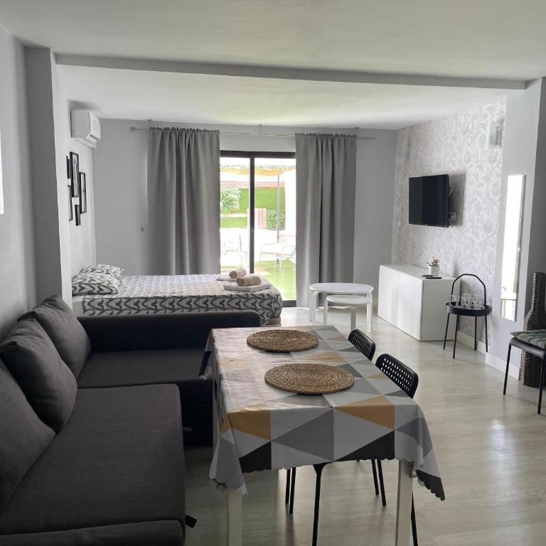 El Pinar apartment con jardín privado - Estudio con vistas al jardín - 4