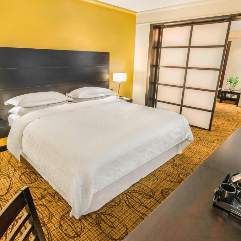 Sheraton Quito - One-Bedroom King Suite with Sofa Bed - Club Access - 1