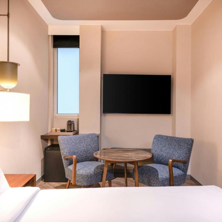 AC Hotel Palacio Universal by Marriott - Habitación Interior con cama grande - 2
