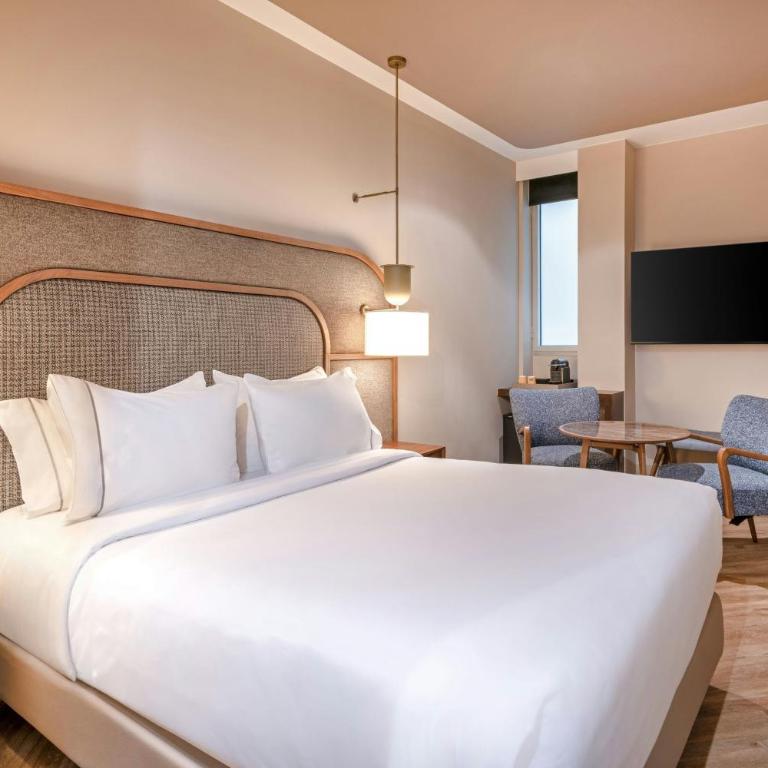 AC Hotel Palacio Universal by Marriott - Habitación Interior con cama grande - 3