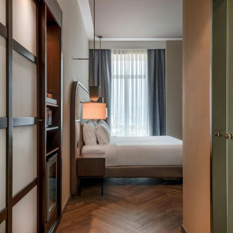 AC Hotel Palacio Universal by Marriott - Habitación con cama extragrande y vistas al mar - 3