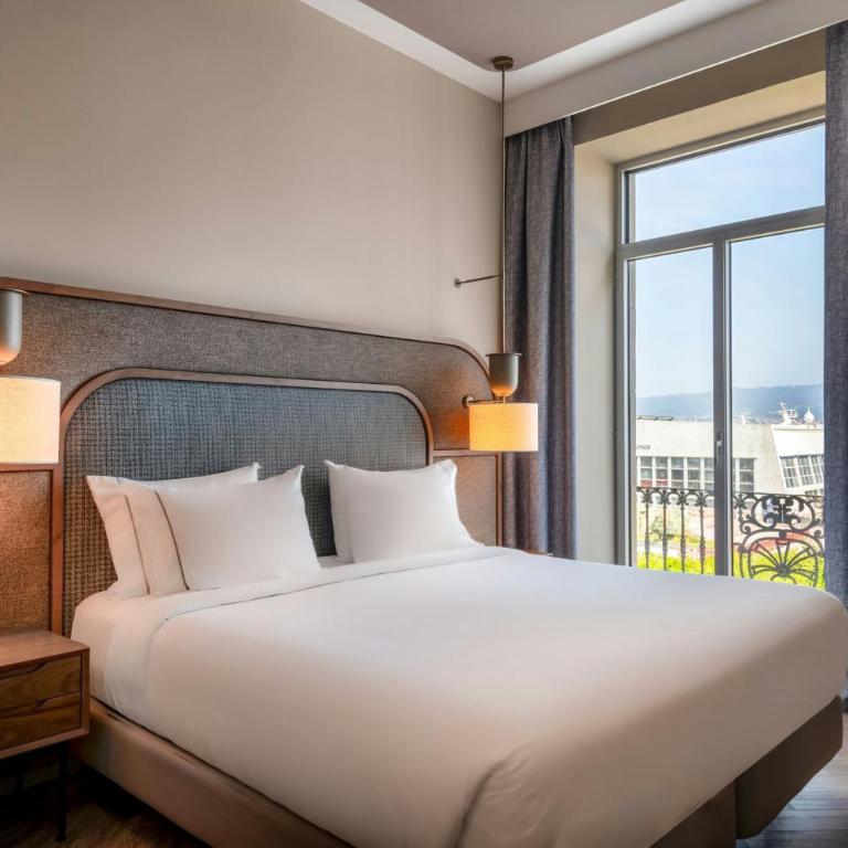 AC Hotel Palacio Universal by Marriott - Habitación con cama extragrande y vistas al mar - 4